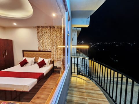 Luxury Room, Balcony, Valley View | In-room safe, laptop workspace, blackout drapes, soundproofing