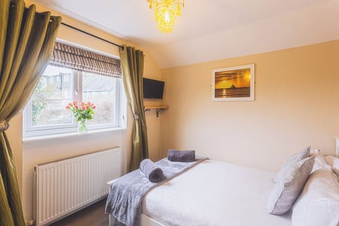 Double Room | Free WiFi, bed sheets