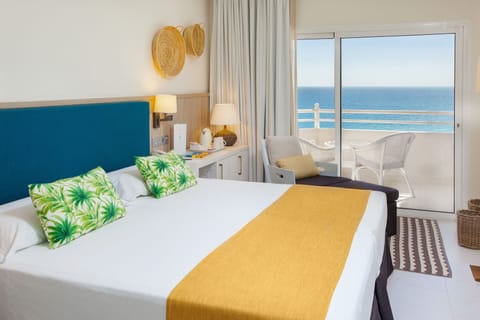 Deluxe Double Room, Balcony, Sea View | Minibar, blackout drapes, free WiFi, bed sheets