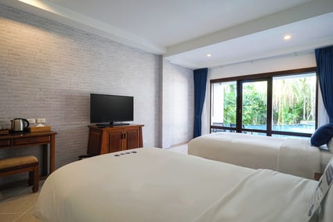 Deluxe Twin Room, Pool Access | Desk, laptop workspace, free WiFi