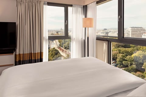 Junior Suite, 1 King Bed (Park) | Premium bedding, in-room safe, laptop workspace, blackout drapes