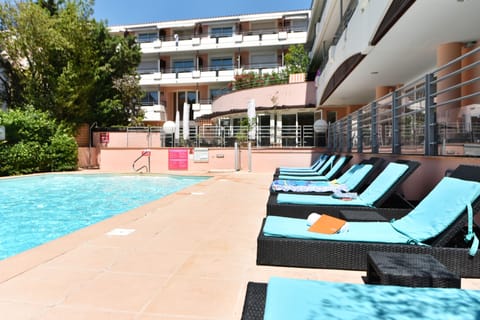 Seasonal outdoor pool, open 9:00 AM to 8:00 PM, sun loungers