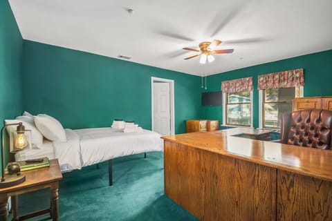 Iron/ironing board, free WiFi