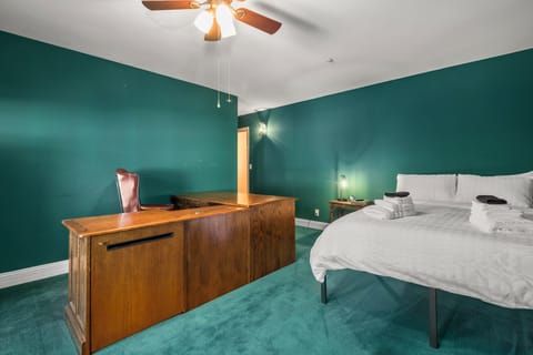 Iron/ironing board, free WiFi