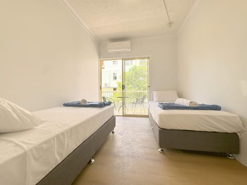 Single Beds/King Size with Balcony | Bed sheets