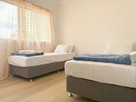 Single Beds/King Size with Balcony | Bed sheets