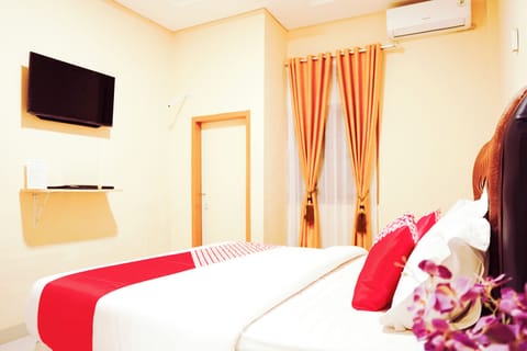 Standard Double Room | Free WiFi, bed sheets