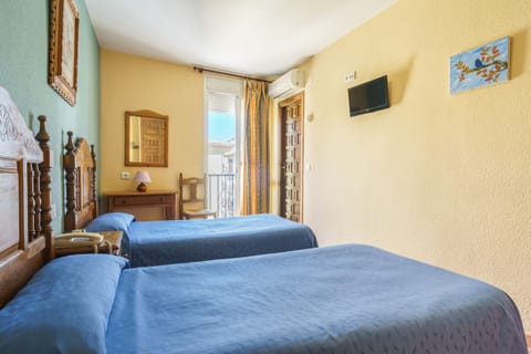 Economy Double or Twin Room | In-room safe, desk, iron/ironing board, free WiFi