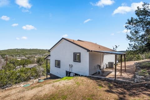 Family House, 3 Bedrooms, Hill View | Living area | TV