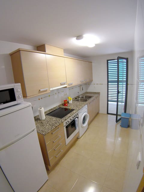 Standard Apartment, 3 Bedrooms, City View | Private kitchen | Full-size fridge, microwave, oven, stovetop