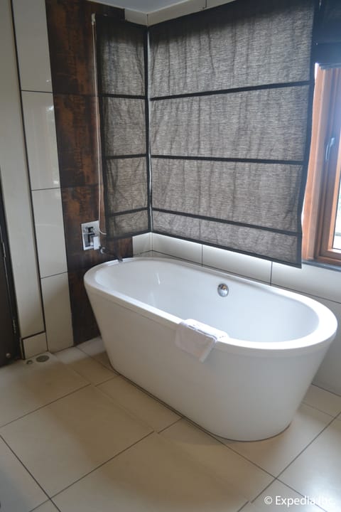 Suite, Non Smoking | Deep soaking bathtub