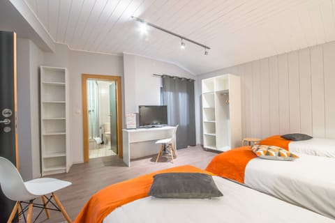 Triple Room | Desk, soundproofing, cribs/infant beds, free WiFi