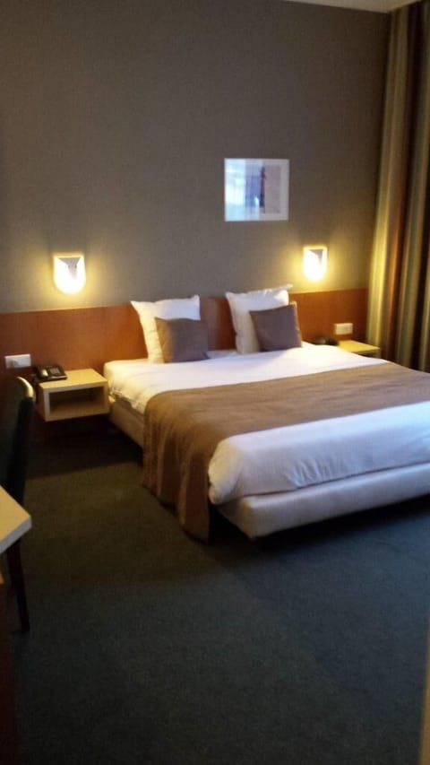 Standard Double Room | In-room safe, desk, free WiFi, wheelchair access