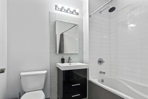 Classic Double Room, City View | Bathroom