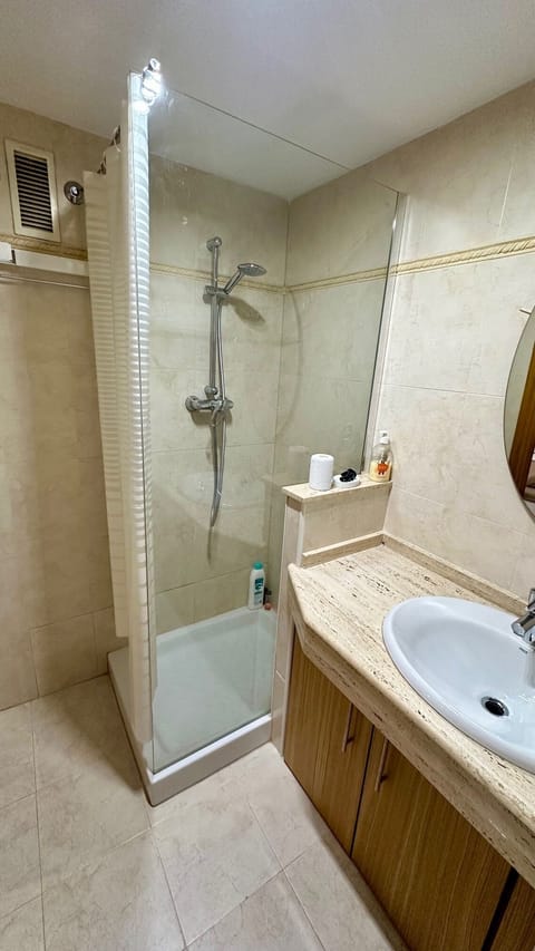 Apartment, 1 Bedroom, Smoking | Bathroom shower