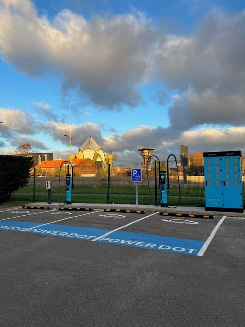 Electric vehicle charging station