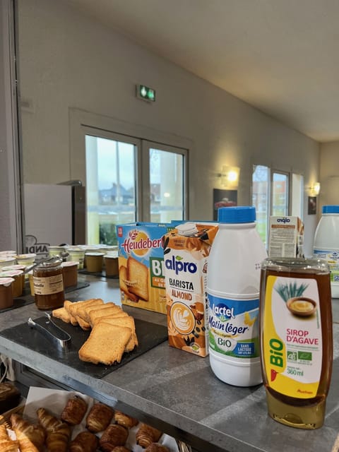 Daily continental breakfast (EUR 10.00 per person)