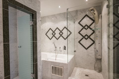 Junior Suite, 1 King Bed, Lake View | Bathroom | Shower, hair dryer, bathrobes, slippers