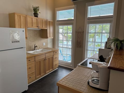 Superior 1 bedroom Apartment, 1 Queen Bed, City View, Annex Building, 2nd Floor Stair Access | Private kitchen | Microwave, coffee/tea maker, freezer, paper towels