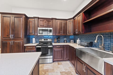 Luxury Townhome, 2 Bedrooms, Private Pool, Mountain View | Private kitchen | Full-size fridge, oven, stovetop, highchair