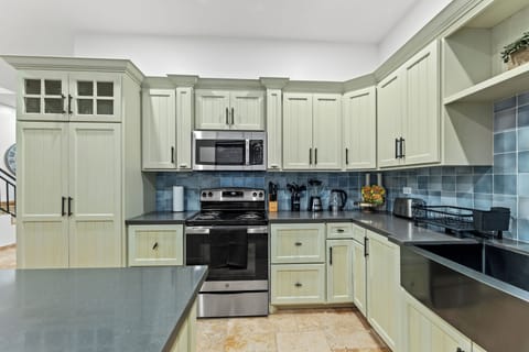 Luxury Townhome, 2 Bedrooms, Private Pool, Mountain View | Private kitchen | Full-size fridge, oven, stovetop, highchair