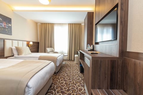 Standard Twin Room, City View | Premium bedding, in-room safe, blackout drapes, soundproofing