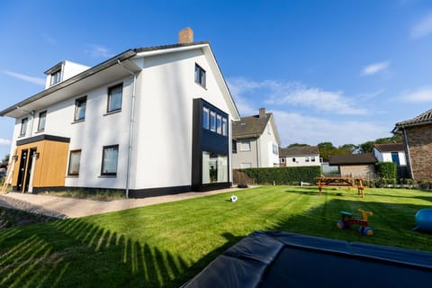 Apartment | 3 bedrooms, desk, Internet