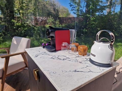 Luxury Cabin, Garden View | Coffee and/or coffee maker