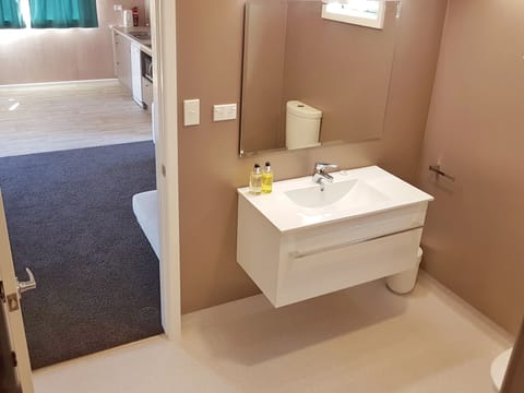 Apartment, 2 Bedrooms, Park View | Bathroom sink