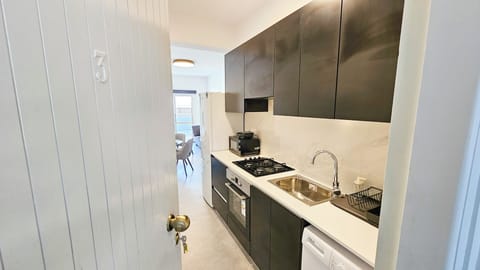 Comfort Apartment, Patio, City View | Private kitchen