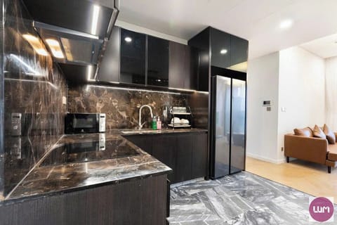 Presidential Apartment, 2 Bedrooms, Balcony, City View | Private kitchen | Fridge, microwave, stovetop, griddle