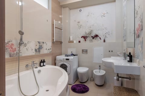 Comfort Suite, River View | Bathroom