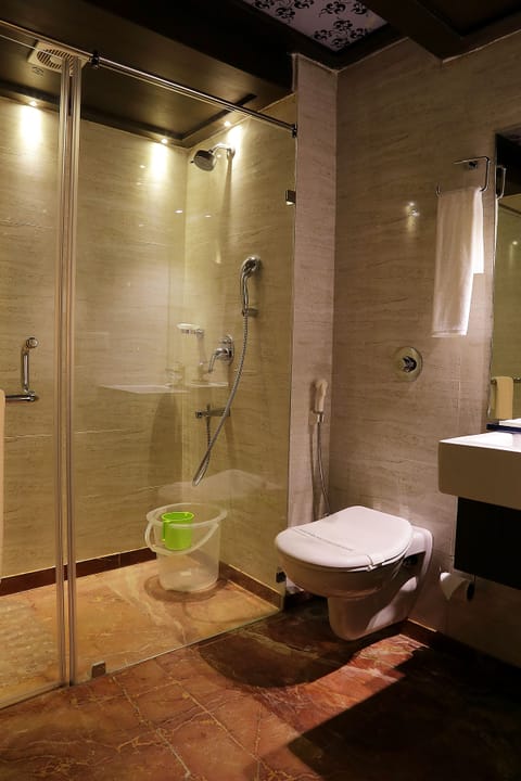 Elita Room  | Bathroom | Shower, free toiletries, hair dryer, slippers