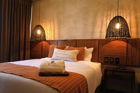 Standard Room, 1 Queen Bed, Air conditioning | Minibar, in-room safe, individually decorated, desk