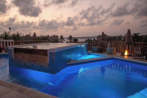 Outdoor pool, open 8:00 AM to 10:00 PM, pool umbrellas, sun loungers