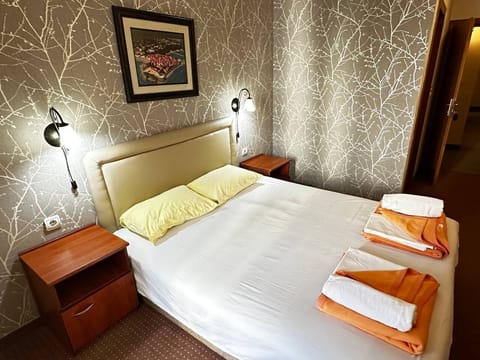 Standard Room, 1 Double Bed | Bathroom | Shower, hair dryer, towels, soap