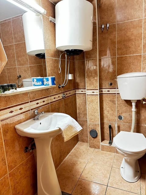 Standard Room, 1 Double Bed | Bathroom | Shower, hair dryer, towels, soap