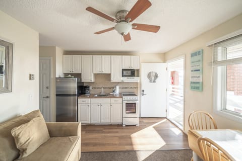 Apartment | Private kitchen | Fridge, microwave, stovetop