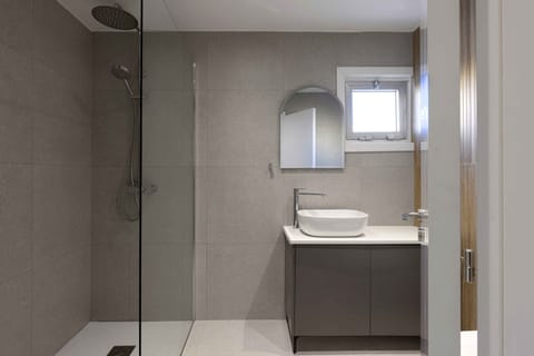 Luxury Apartment, City View | Bathroom