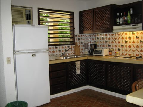 Luxury Condo, 1 Bedroom, Kitchen, Ocean View | Private kitchen | Full-size fridge, microwave, stovetop, coffee/tea maker