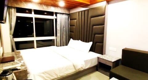 Deluxe Double Room, Corner | Free WiFi, bed sheets