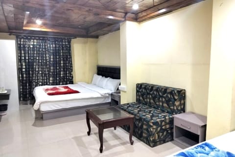 Deluxe Double Room, Executive Level | Free WiFi, bed sheets