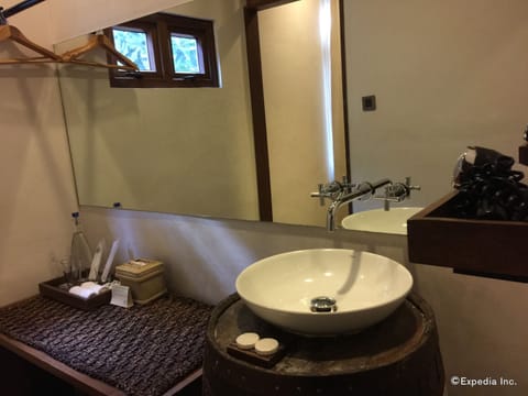 King Room | Bathroom sink