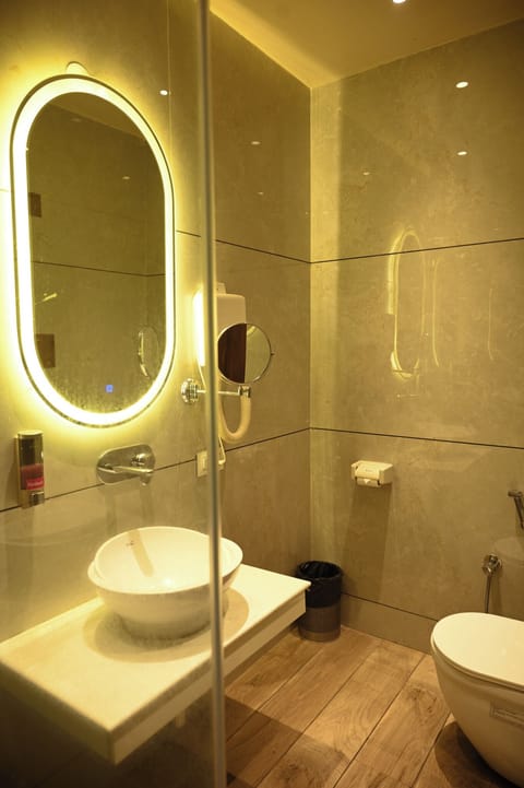 Luxury Suite, 1 Bedroom, Non Smoking | Bathroom | Shower, free toiletries, hair dryer, slippers