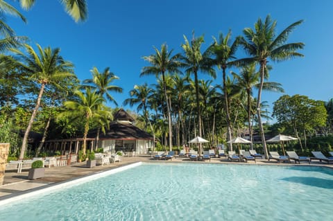 2 outdoor pools, sun loungers