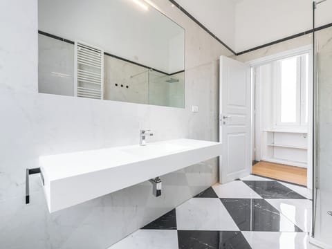 Junior Suite, City View | Bathroom | Shower, hair dryer, towels, soap