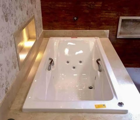 Private spa tub