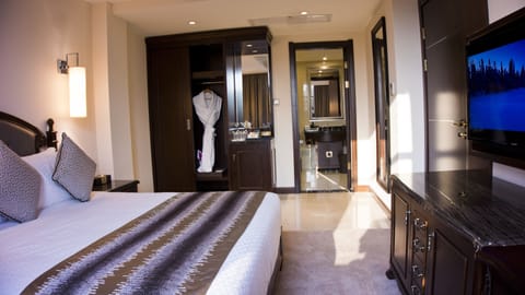 Superior Double Room | Premium bedding, minibar, in-room safe, desk