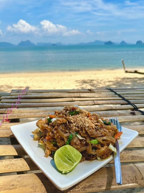 Daily cooked-to-order breakfast (THB 300 per person)