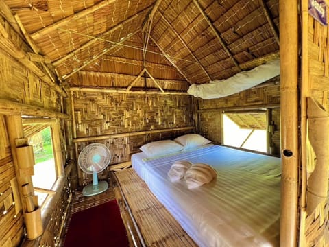 Basic Room, Patio, Sea View - Shared Bathroom | Bed sheets